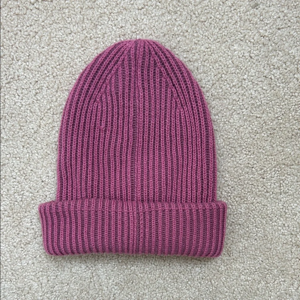 Carhartt Ribbed Knit Beanie in Berry - Picture 2 of 2